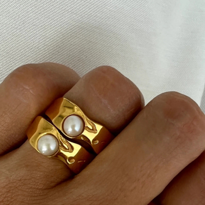 SISTA Golden Pearl Ring