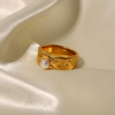 SISTA Golden Pearl Ring