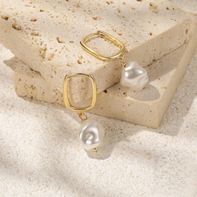 CECILIA Pearl Earrings