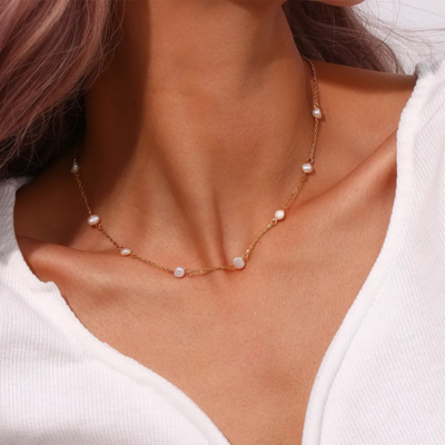 LUCY Golden Pearl Necklace
